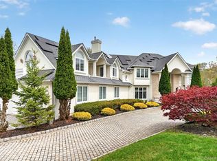 23 Greenwich Ave, Central Valley, NY 10917