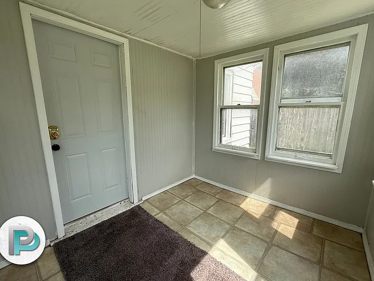 1448 N Monroe Ave — Photo 3