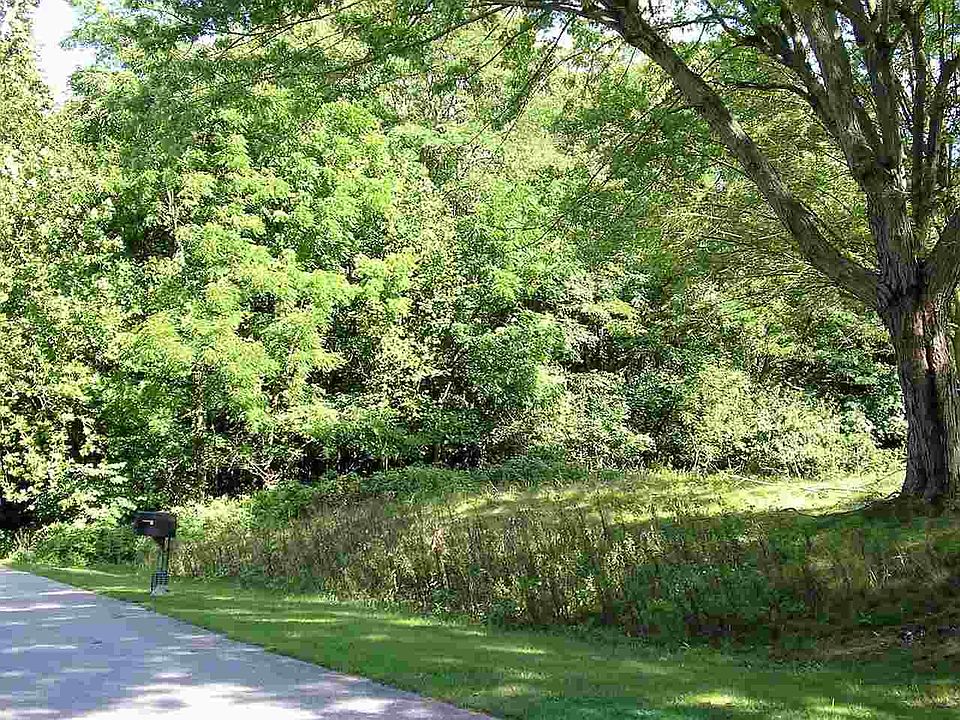 2nd image of 3715 Henry Dr