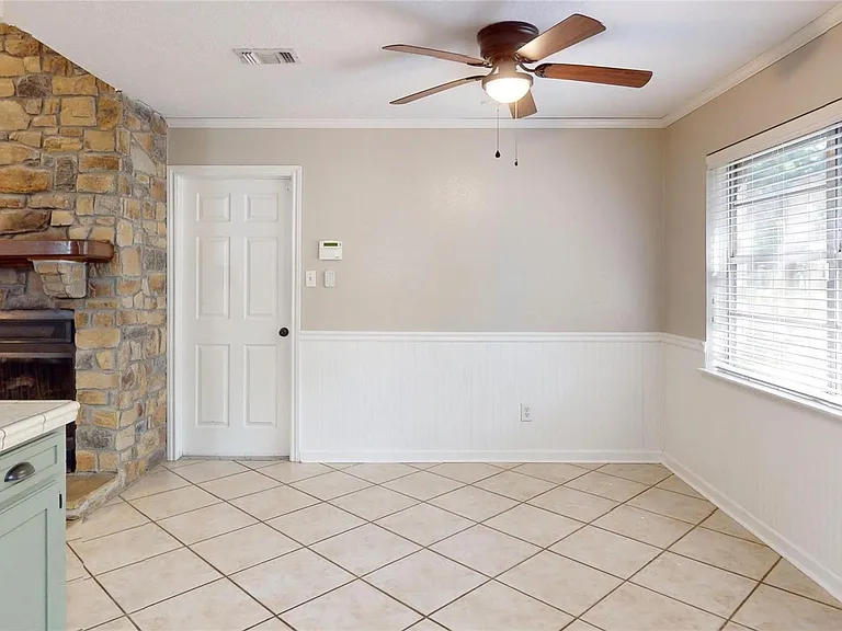 5221 Cottonwood Cir — Photo 10