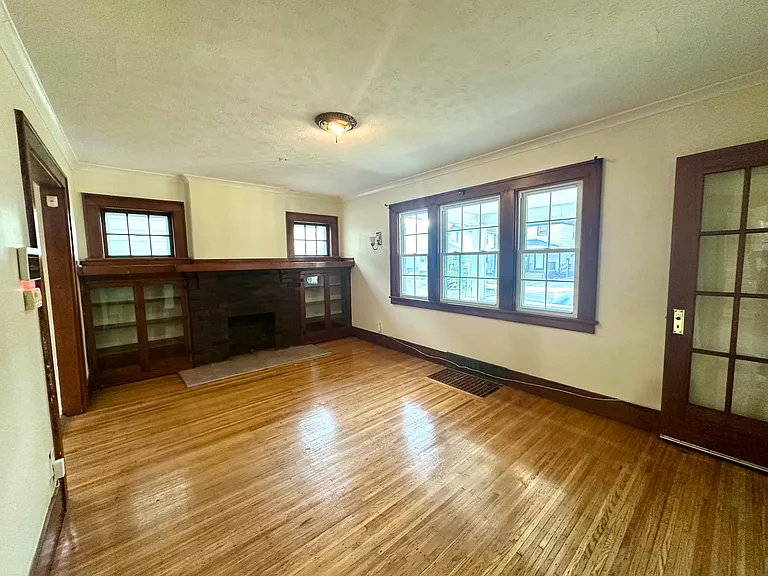 227 Sawyer St — Photo 3