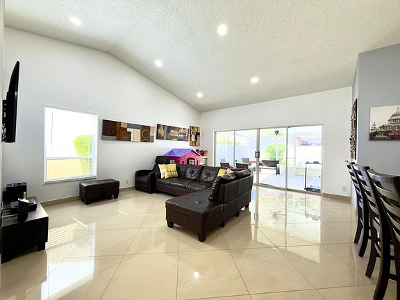 3rd image of 10189 Balsa Way