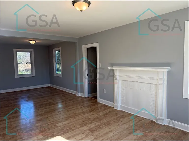 694 Saxon Ave — Photo 5