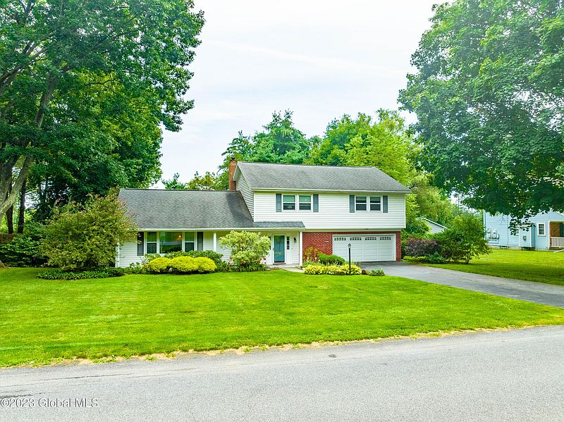 2nd image of 842 Worcester Drive