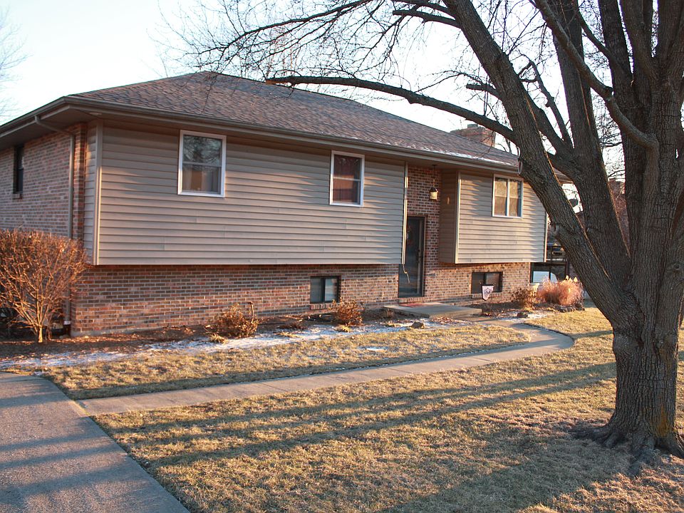 1st image of 1009 S Country Club Dr