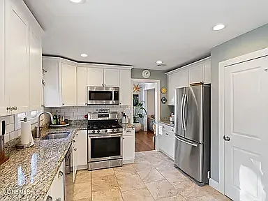 323 Suburban Dr — Photo 8