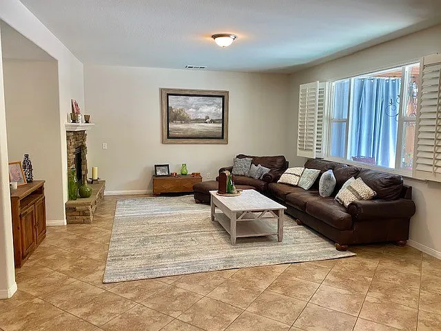 4 bed, 2.5 bath, 2973 sqft, $3,995 — Photo 4