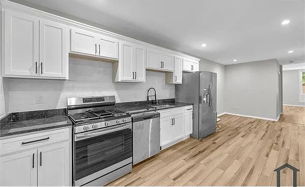 2040 E Fayette St — Photo 2
