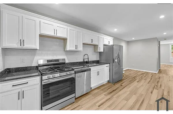 Building Photo - 2040 E Fayette St