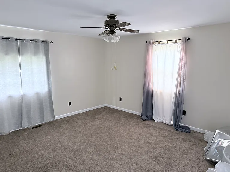 102 Fairfield Rd W — Photo 17
