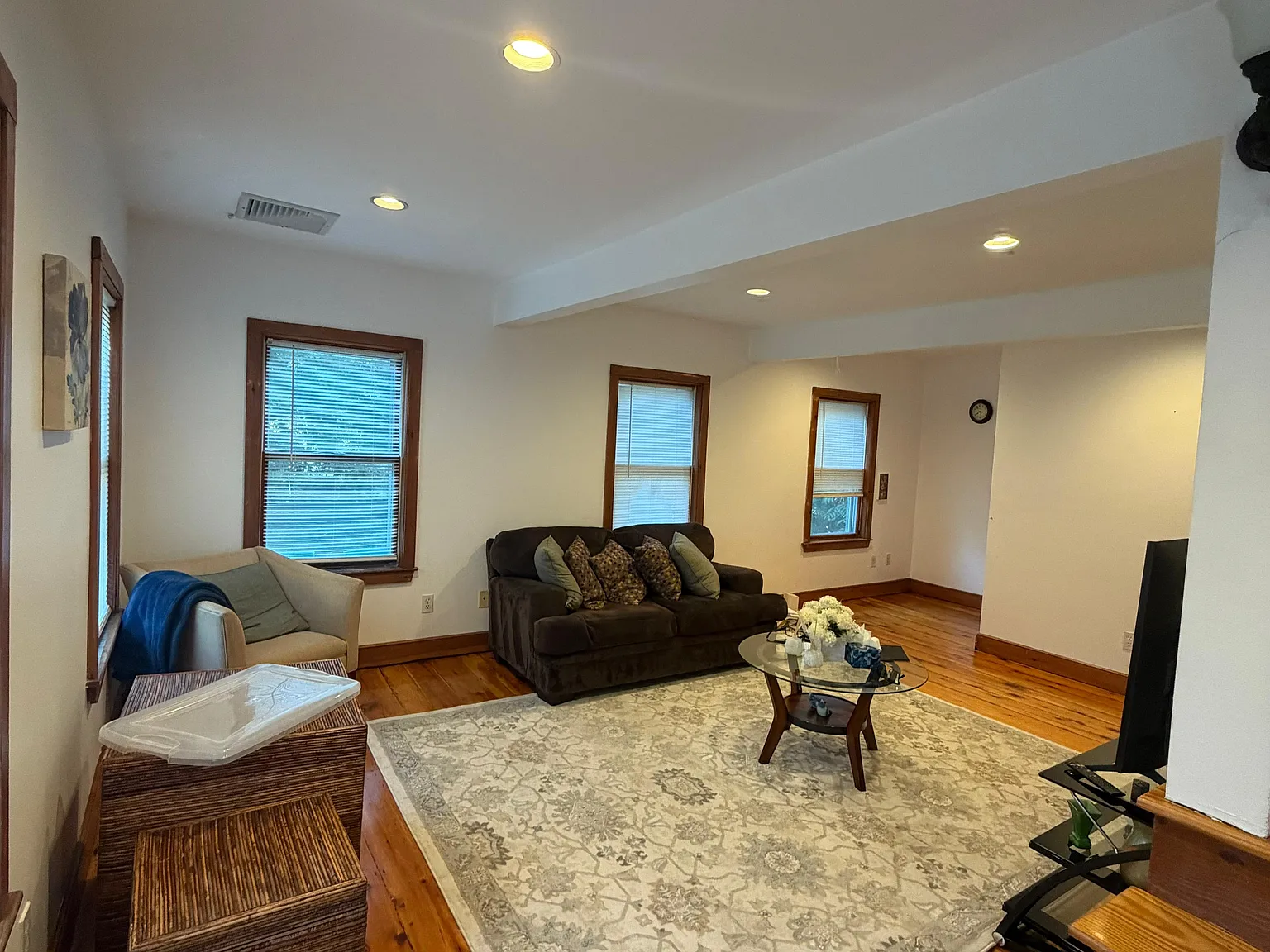 3 bed, 1400 sqft, $3,000 — Photo 3