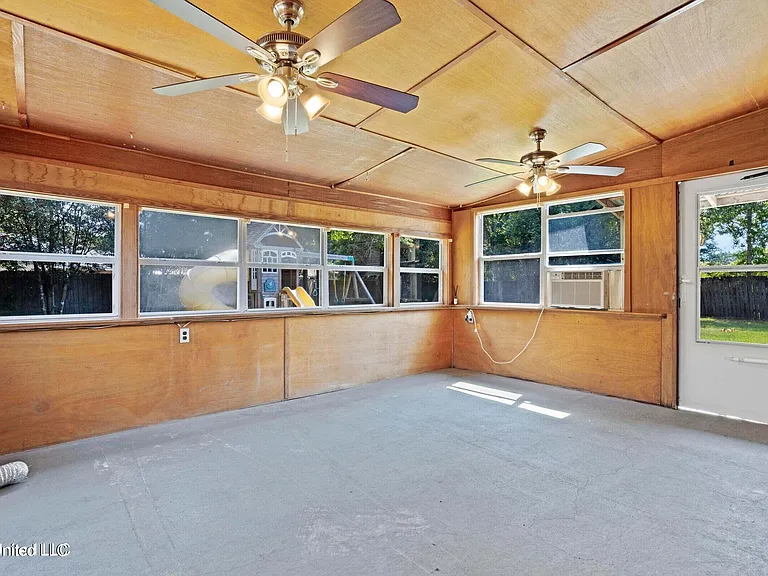 2508 Shady Ln — Photo 23