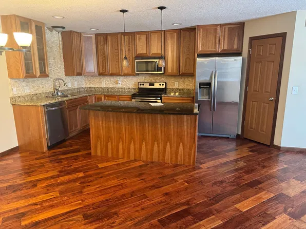 1102 1st St N, Saint Paul Park, MN 55071