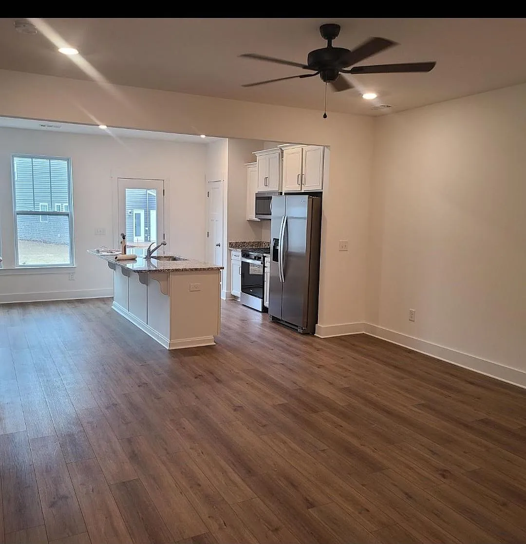 1528 Rivermeade Dr — Photo 3