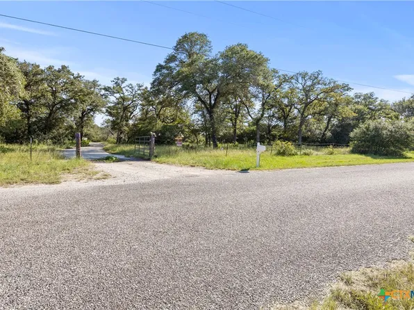 813 Red Rd, Seguin, TX 78155