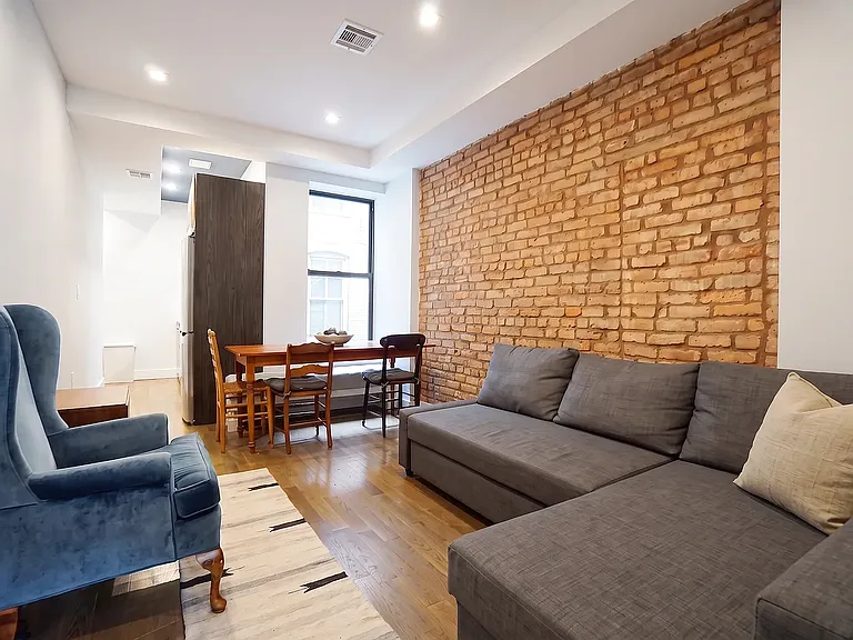 1684 Gates Ave #2R — Photo 2