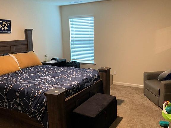 5th image of 688 Holly Springs Ct
