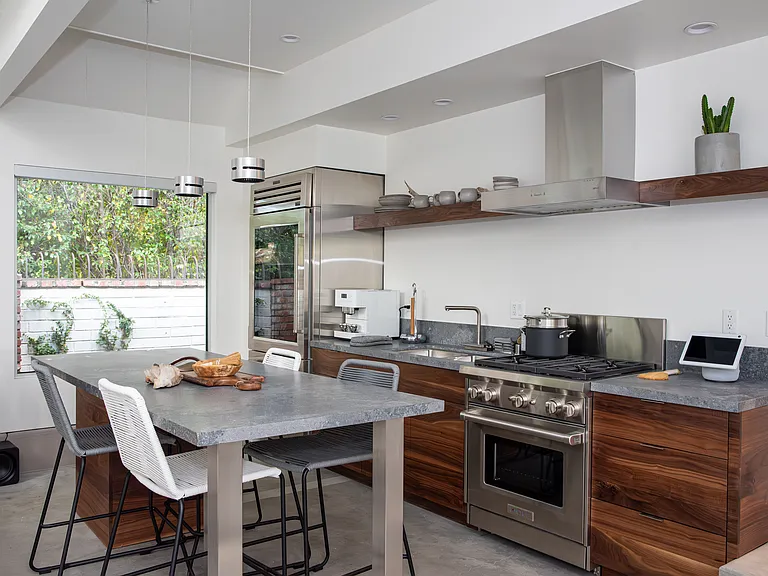 261 S Hudson Ave #1/2 — Photo 2