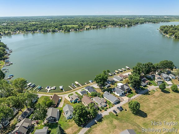 3rd image of 8198 Morrison Lake Gdns