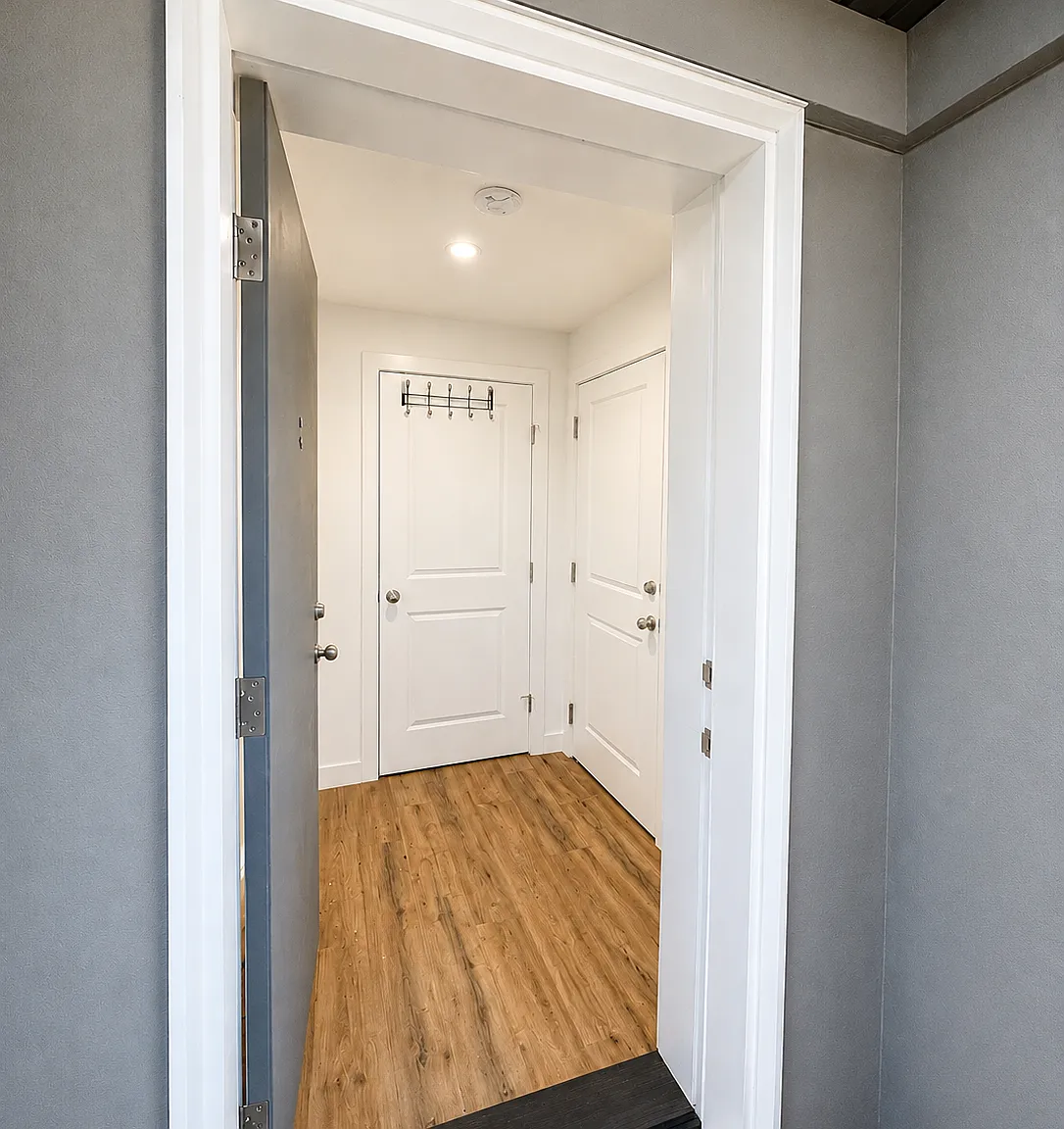 Modern 1 Bedroom Basement Suite in Allendale — Photo 4