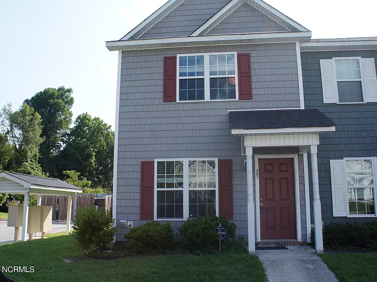 27 Doris Ave E #501 — Photo 1