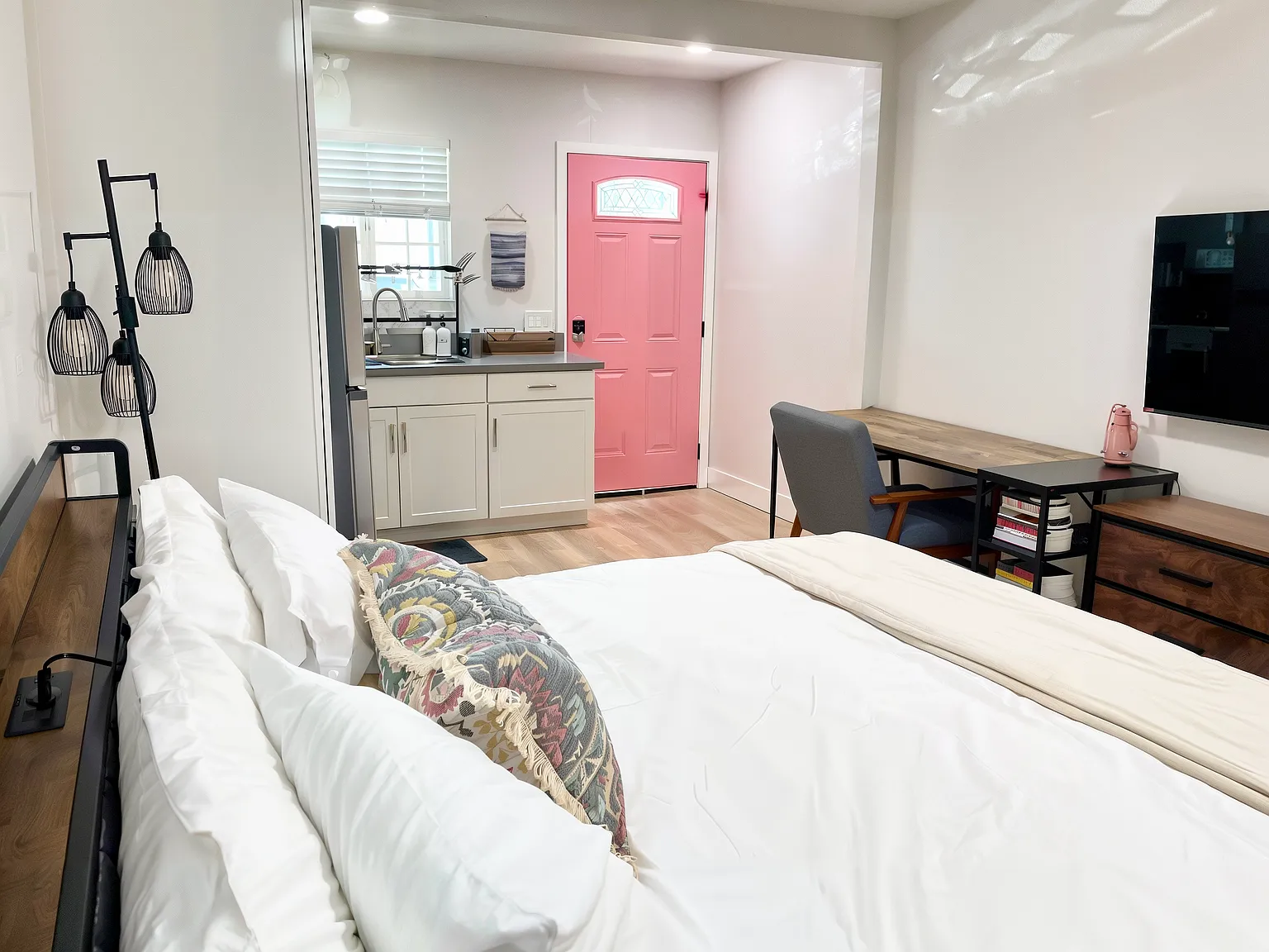 Studio, $2,095 — Photo 2