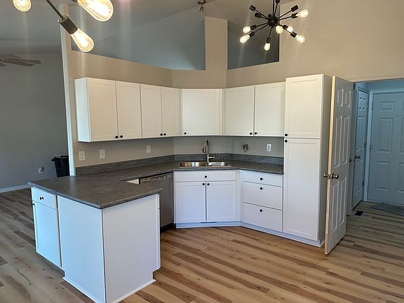 5th image of 203 52nd Ave