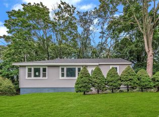 27 Overhill Rd, Rocky Point, NY 11778