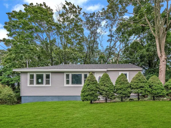 27 Overhill Road, Rocky Point, NY 11778