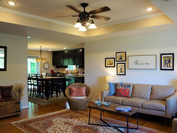2nd image of 3966 Hemlock Ln