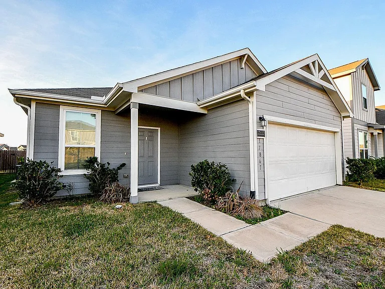 17867 Baleage Ln — Photo 2