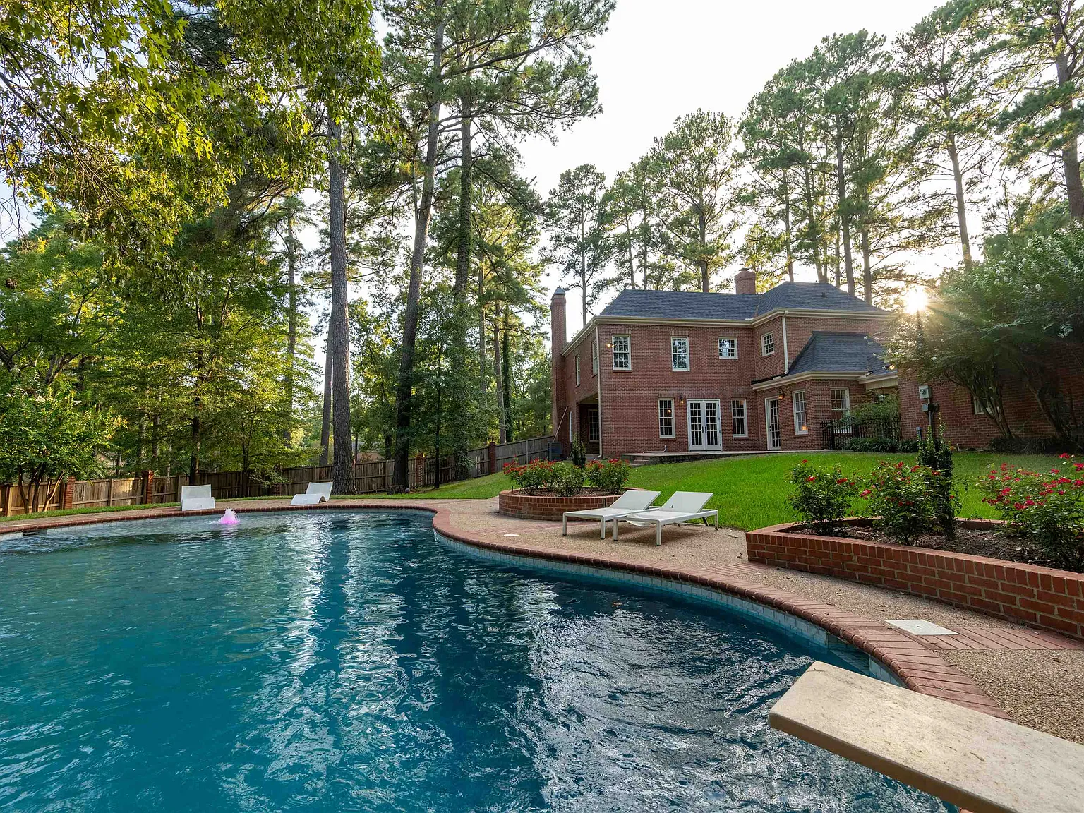 4 bed, 3.5 bath, 3644 sqft, $2,000 — Photo 2