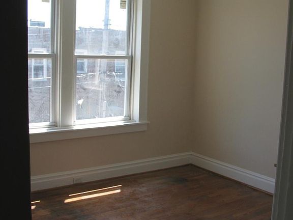 3rd image of 904 Eastgate Ave APT 2S