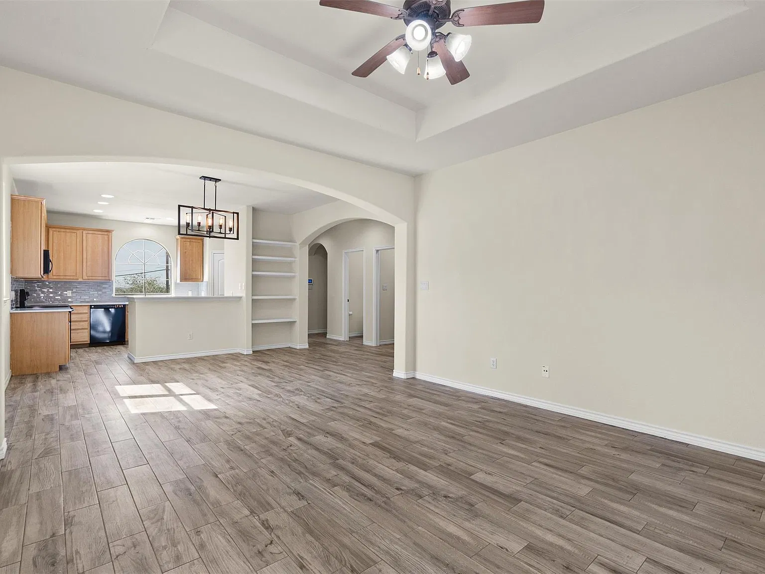 3 bed, 2.5 bath, 1846 sqft, $2,499 — Photo 2