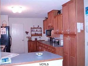 5th image of 10 Fairwood Dr