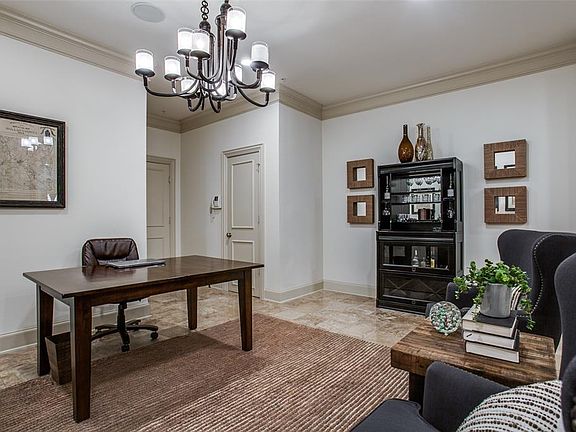 5th image of 2848 Woodside St #3B