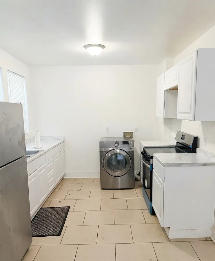 3 bed, 1600 sqft, $1,950 — Photo 3