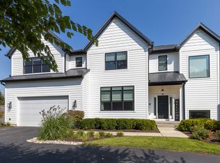 515 Adelphia Ave, Lake Bluff, IL 60044