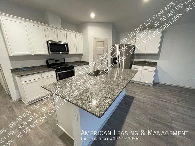 1585 Holly Trails — Photo 3