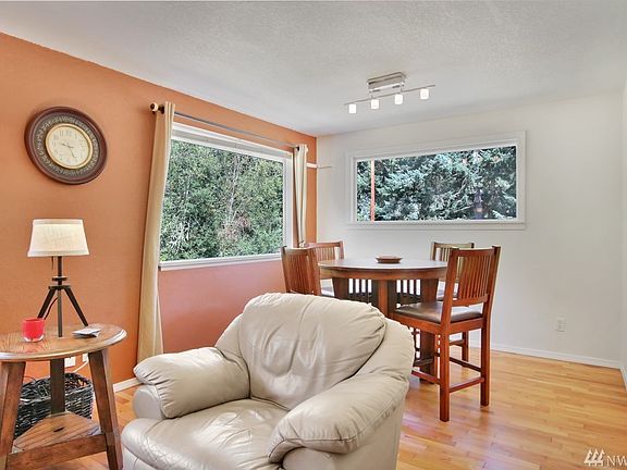 5th image of 104 Crestwood Dr SW