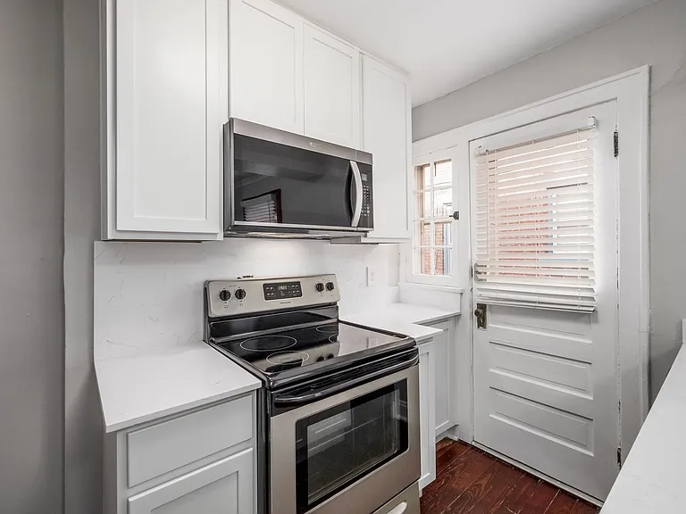 83 W 1st Ave #1 — Photo 4