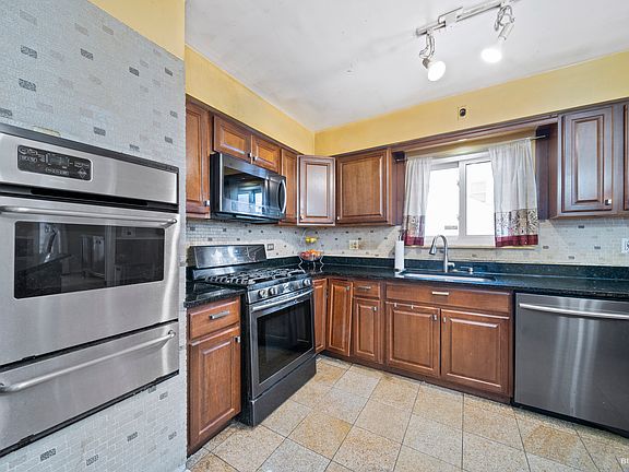 5th image of 9518 Le Claire Ave