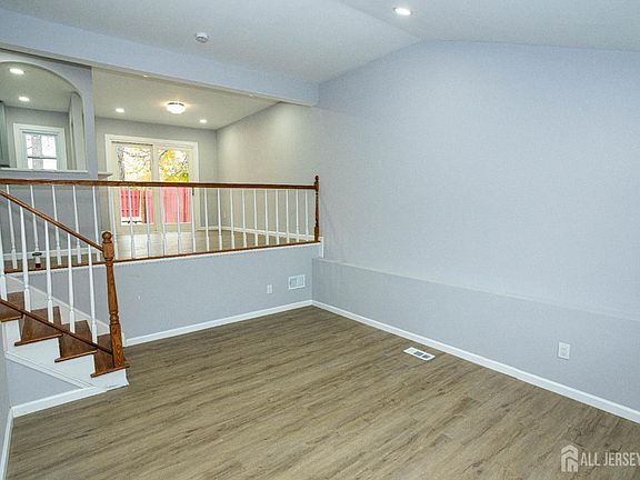 3rd image of 23 Cheltenham Pl