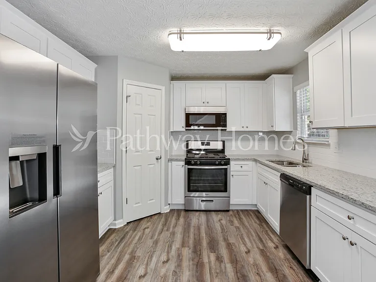 9461 Lakeview Rd — Photo 6