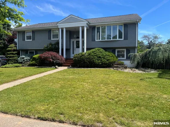 177 Truman Ter, Paramus, NJ 07652