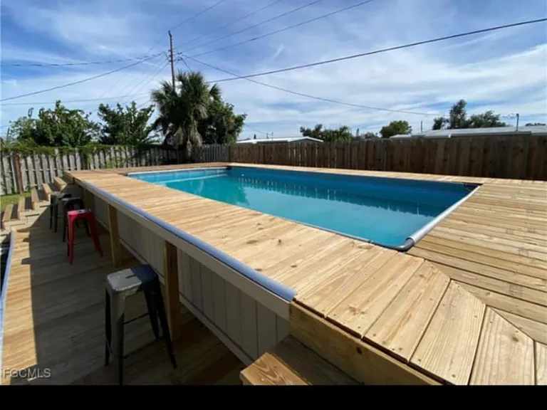 21043 Gladis Ave — Photo 3