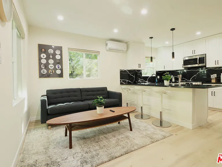 345 Huntley Dr — Photo 3