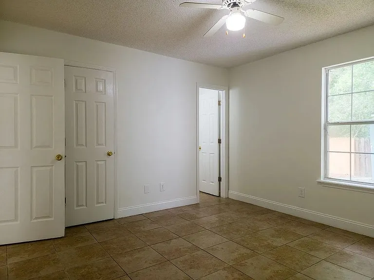 2708 Oak Park Ct — Photo 5