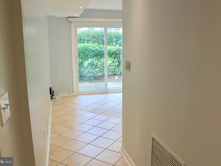 46 G St SW #B — Photo 2