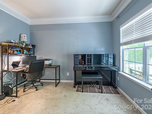 4th image of 5402 Colonial Garden Dr